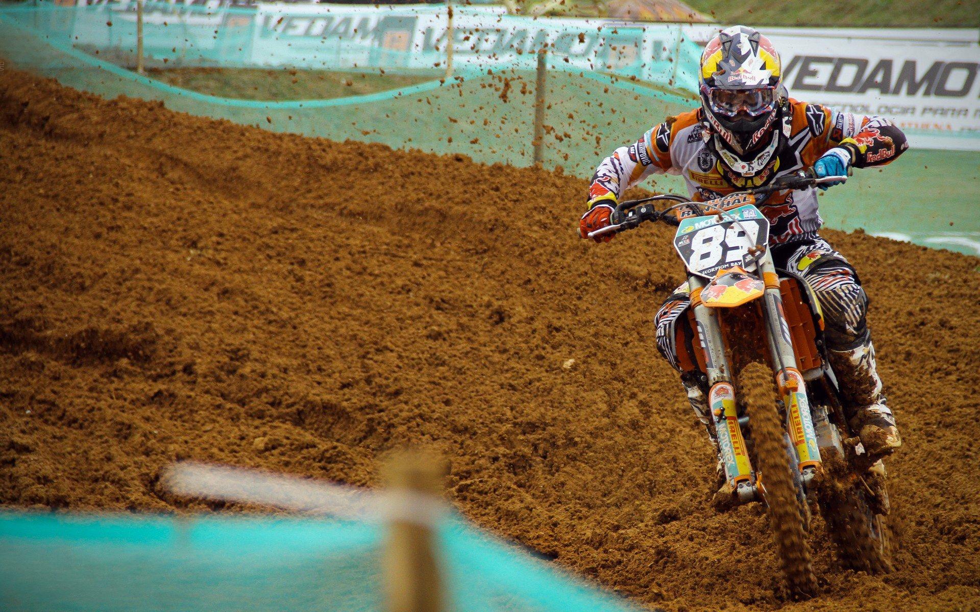 意甲劲旅迎战英超双雄，那不勒斯的欧冠征程关键战